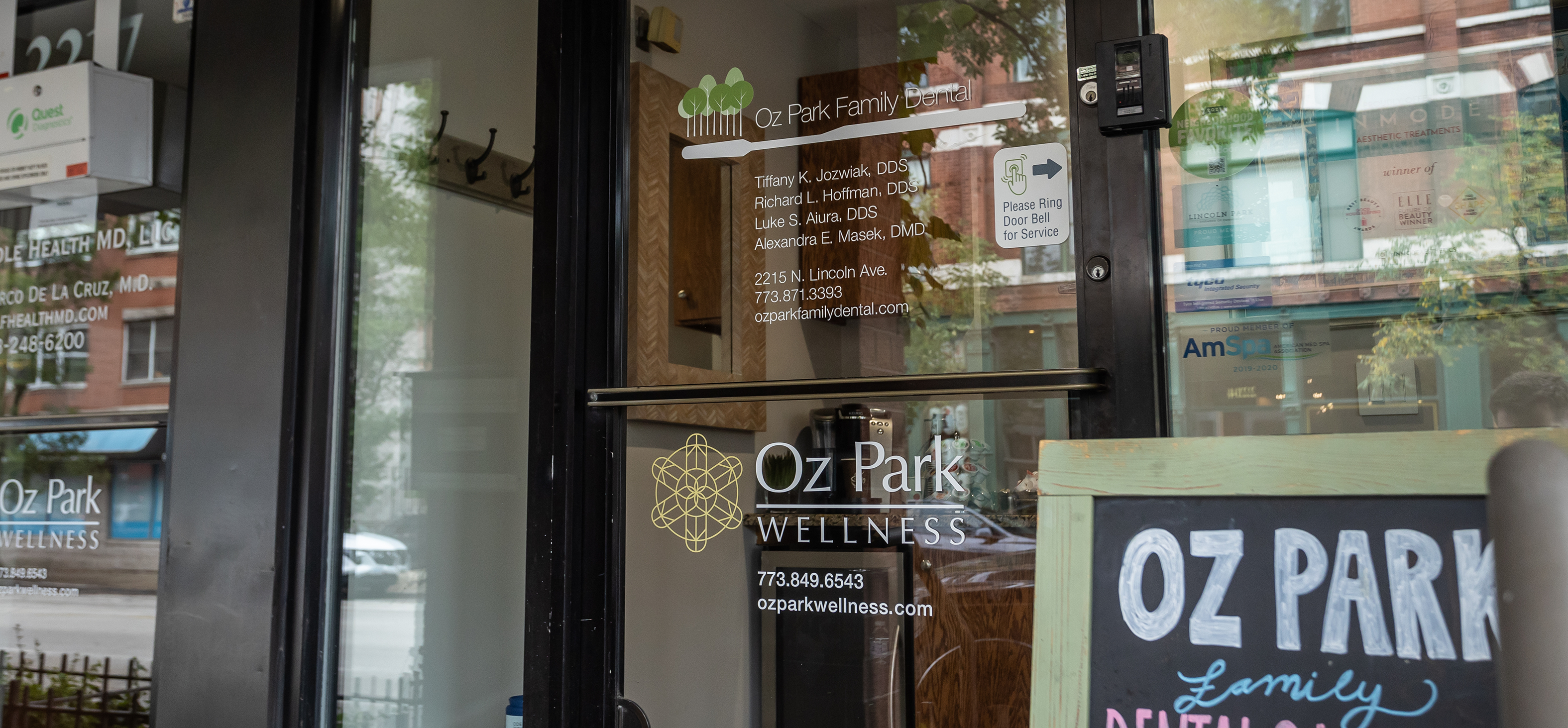 Exterior of the front door of Grand Dental - Oz Park